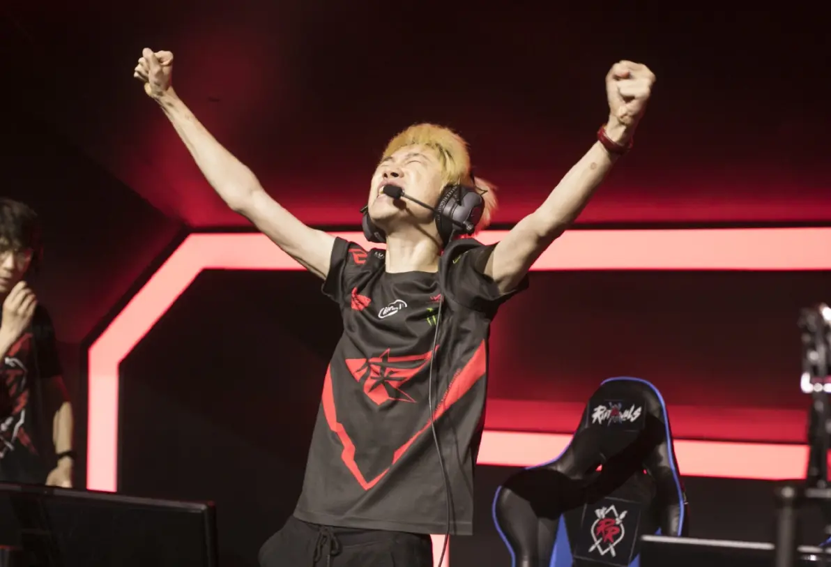 体育平台APP-包含EDG翻盘V5,Doinb开启传奇时刻半决赛3:2(上海)的词条