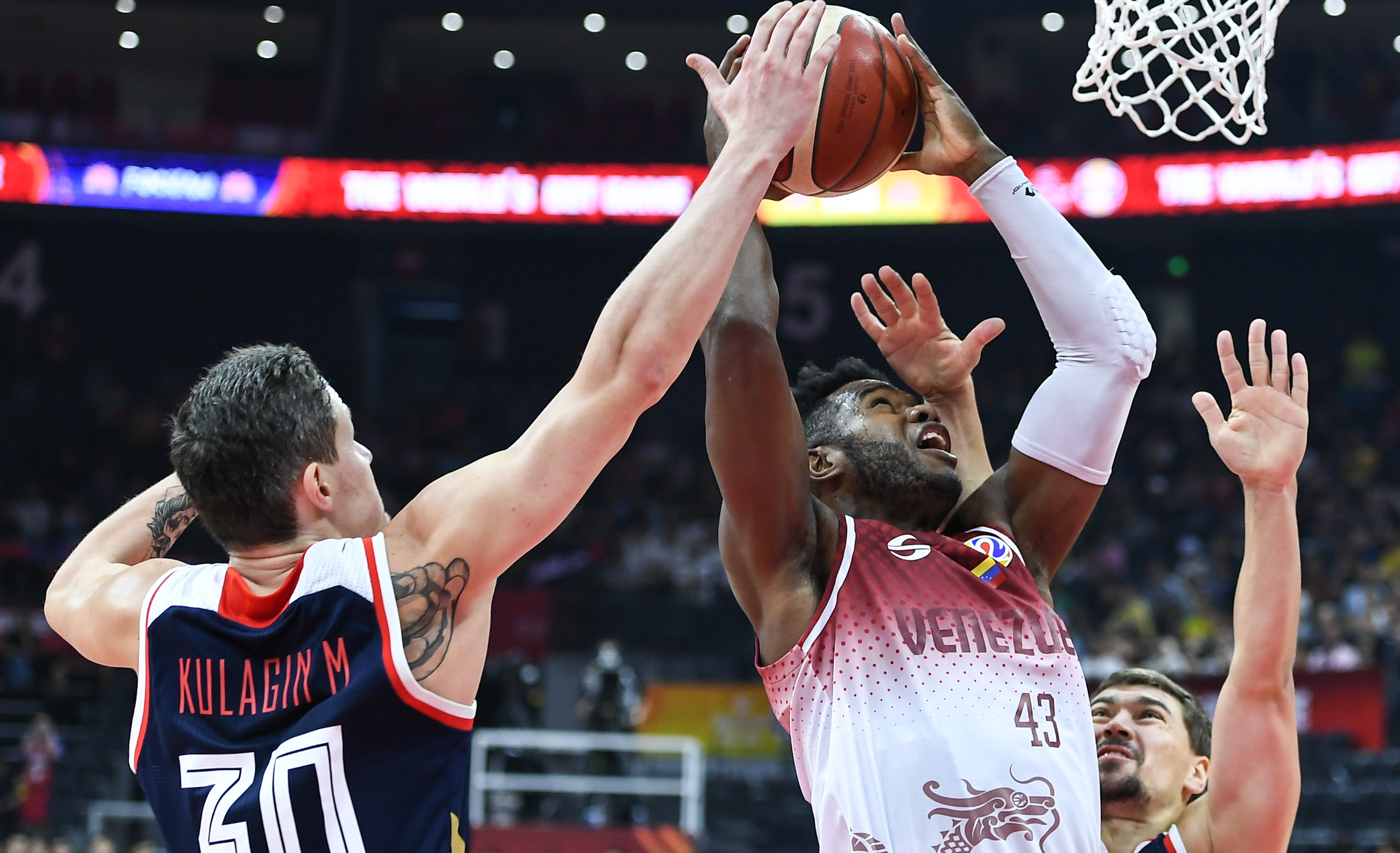 委内瑞拉女子篮球队奋战，困难重重闯入决赛的简单介绍