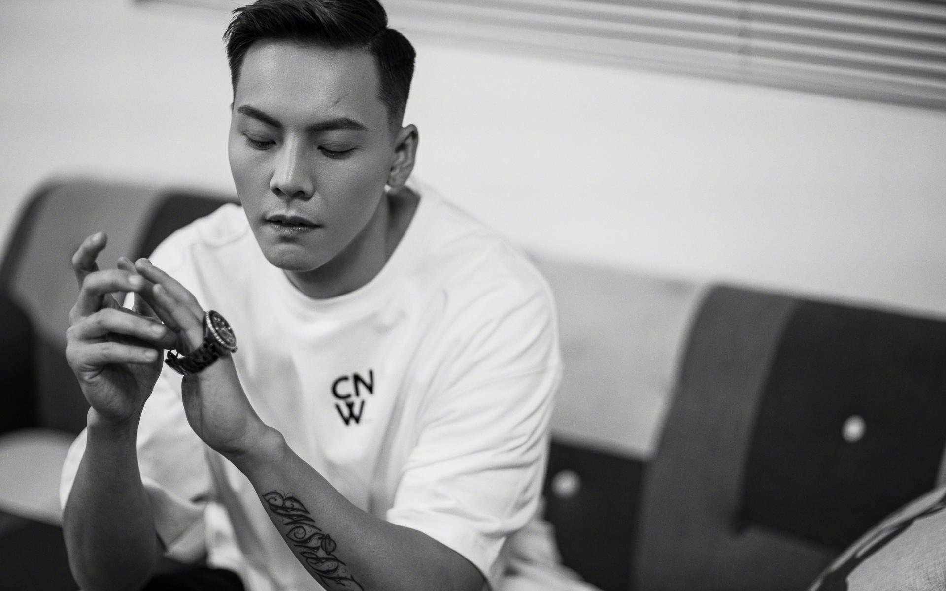 体育在线-当枫叶军团遭遇潘帕斯雄鹰，萨拉赫的稳定输出哲学如何诠释足球本质