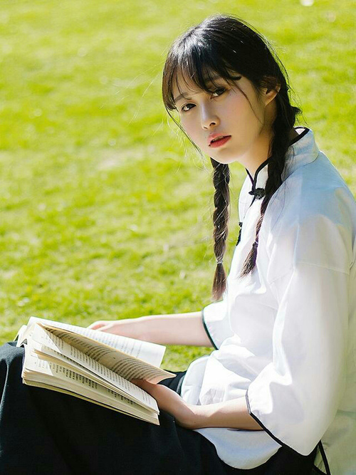 开云官网-当沙漠雄心穿透老鹰之门，萨拉赫如何在地缘足球的棋盘上改写国家德比